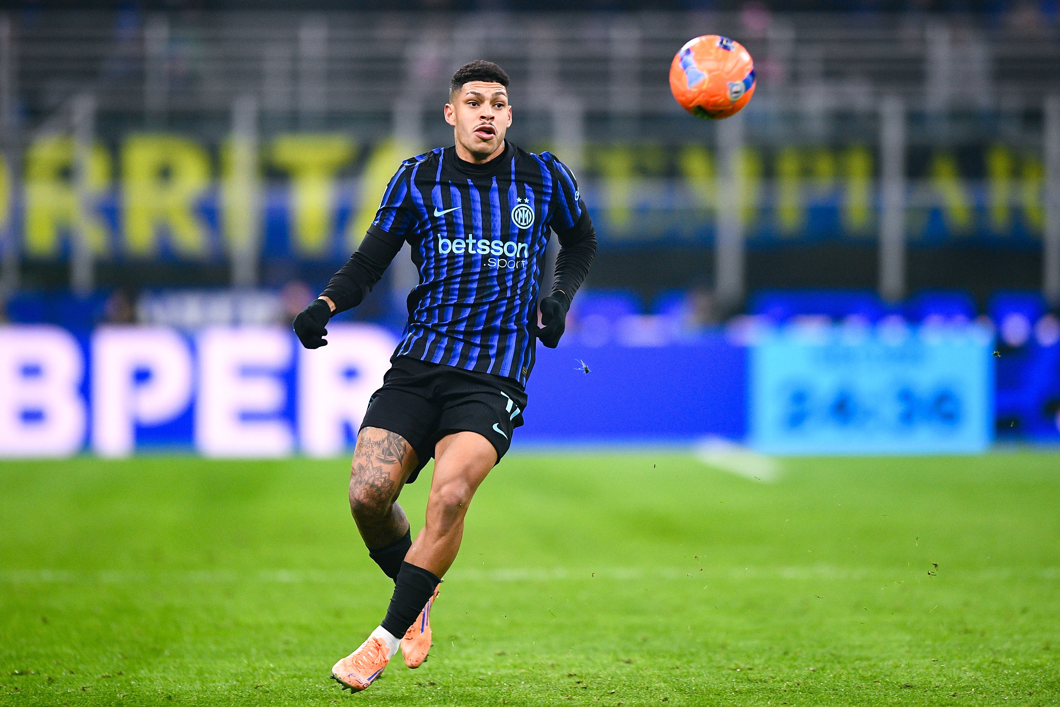 米体:恩里克踢出灾难性的表现,0-2落后他被换下后国米完成逆转