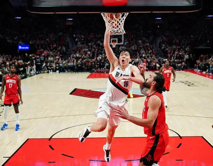 乐鱼体育-赛季最低!开拓者43-50猛龙,杨瀚森6分钟3篮板!